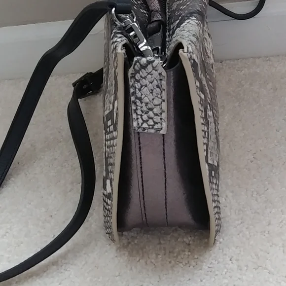 Handbag - Picture 3 of 9